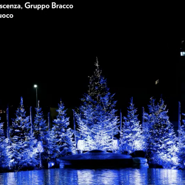 Schermata 2020 12 07 alle 12.50.42 600x600 - L'ALBERO "BRACCO" ILLUMINA MILANO!