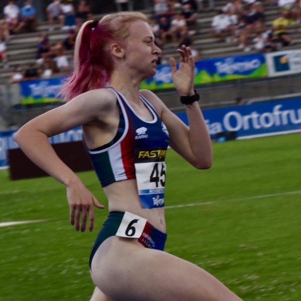 RVS 5434 600x600 - BREANNA: ORO!!!!