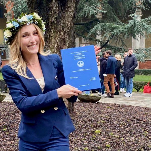 PHOTO 2022 02 16 21 48 03 2 600x600 - FRANCESCA LAUREATA!
