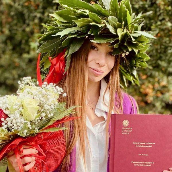 image 2 600x600 - CAMILLA DOTTORESSA!