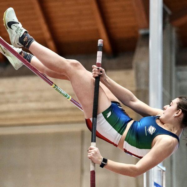 240211 151032fg01646 copia 600x600 - CHIARA TORNA A VOLARE!